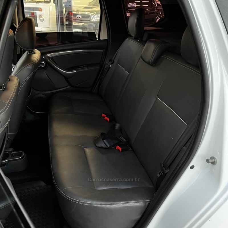 DUSTER 1.6 DYNAMIQUE 4X2 16V FLEX 4P MANUAL - 2015 - VACARIA