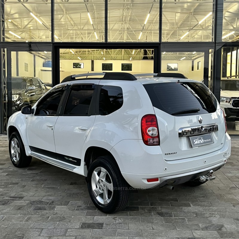 DUSTER 1.6 DYNAMIQUE 4X2 16V FLEX 4P MANUAL - 2015 - VACARIA