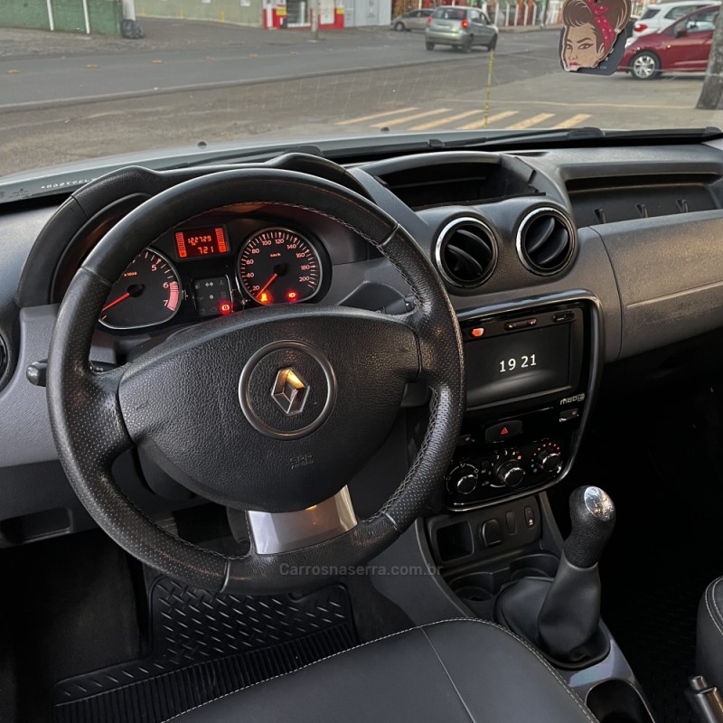 DUSTER 1.6 DYNAMIQUE 4X2 16V FLEX 4P MANUAL - 2015 - VACARIA