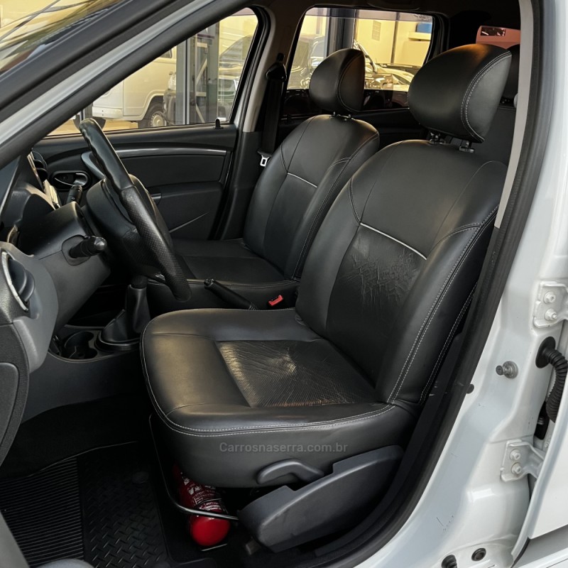 DUSTER 1.6 DYNAMIQUE 4X2 16V FLEX 4P MANUAL - 2015 - VACARIA