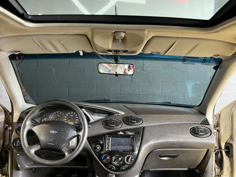 FOCUS 1.8 16V GASOLINA 4P MANUAL - 2003 - CAXIAS DO SUL