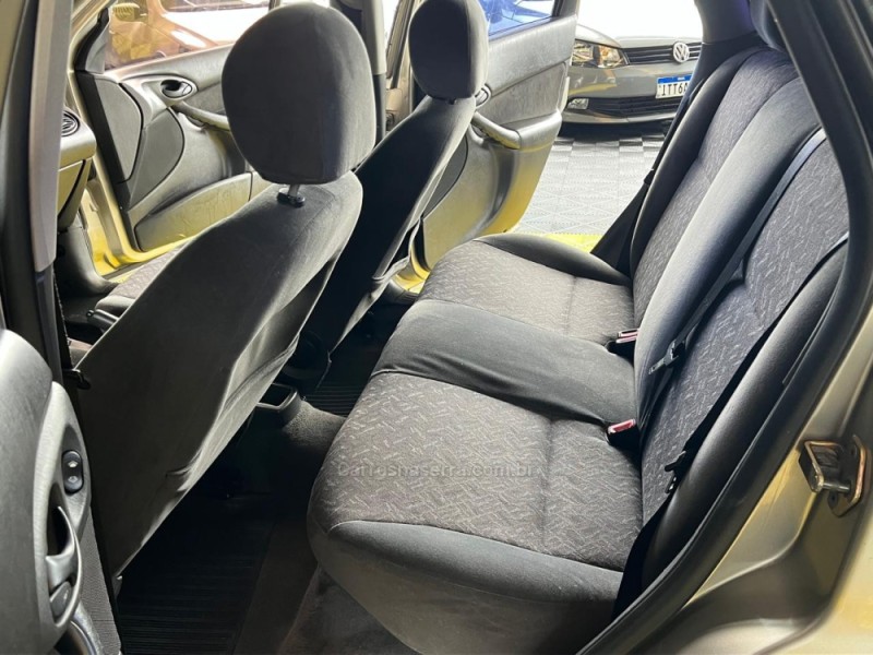 FOCUS 1.8 16V GASOLINA 4P MANUAL - 2003 - CAXIAS DO SUL
