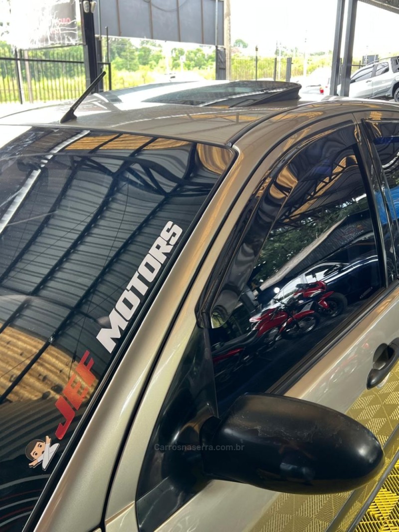 FOCUS 1.8 16V GASOLINA 4P MANUAL - 2003 - CAXIAS DO SUL