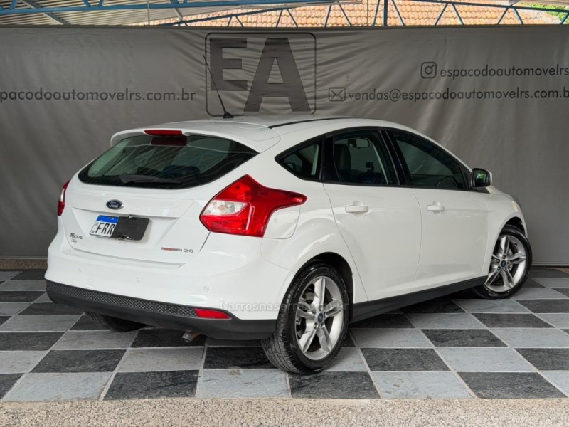 FOCUS 2.0 SE HATCH 16V FLEX 4P AUTO - 2015 - NOVA PRATA