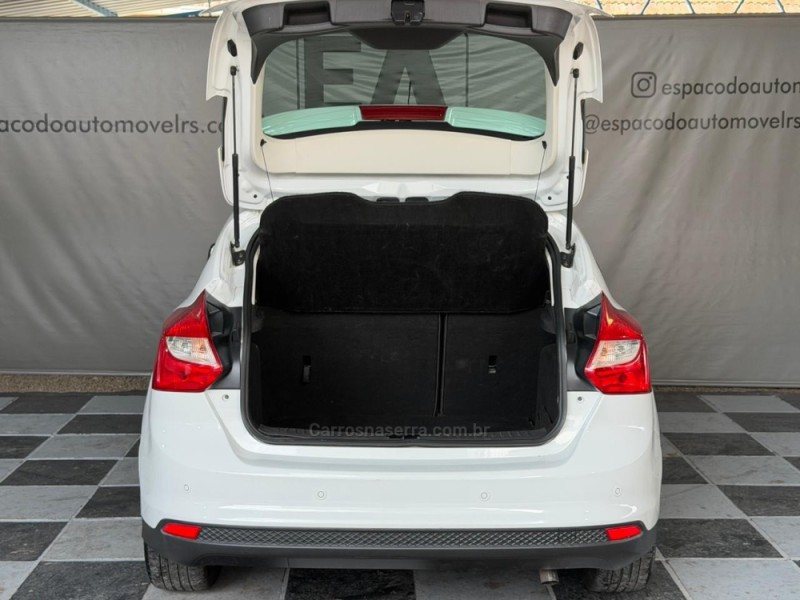 FOCUS 2.0 SE HATCH 16V FLEX 4P AUTO - 2015 - NOVA PRATA