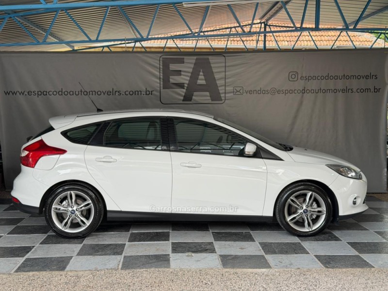 FOCUS 2.0 SE HATCH 16V FLEX 4P AUTO - 2015 - NOVA PRATA