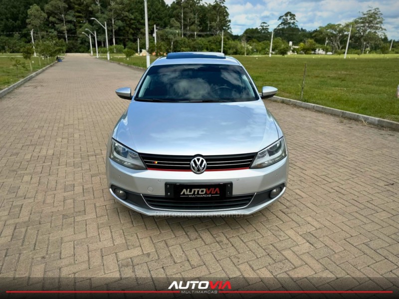 JETTA 2.0 TSI HIGHLINE 200CV GASOLINA 4P TIPTRONIC - 2011 - SAPIRANGA