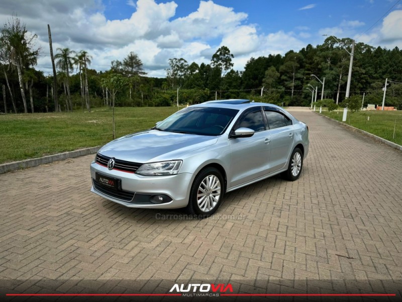 JETTA 2.0 TSI HIGHLINE 200CV GASOLINA 4P TIPTRONIC - 2011 - SAPIRANGA