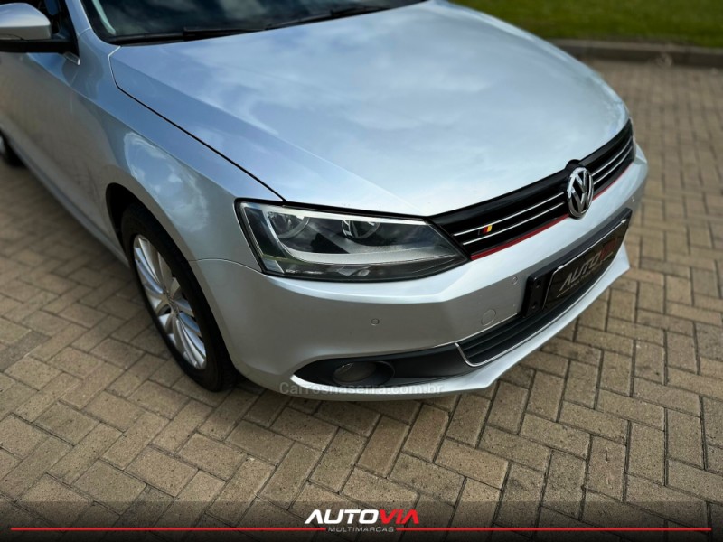 JETTA 2.0 TSI HIGHLINE 200CV GASOLINA 4P TIPTRONIC - 2011 - SAPIRANGA