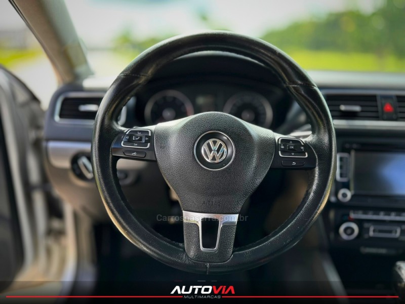 JETTA 2.0 TSI HIGHLINE 200CV GASOLINA 4P TIPTRONIC - 2011 - SAPIRANGA