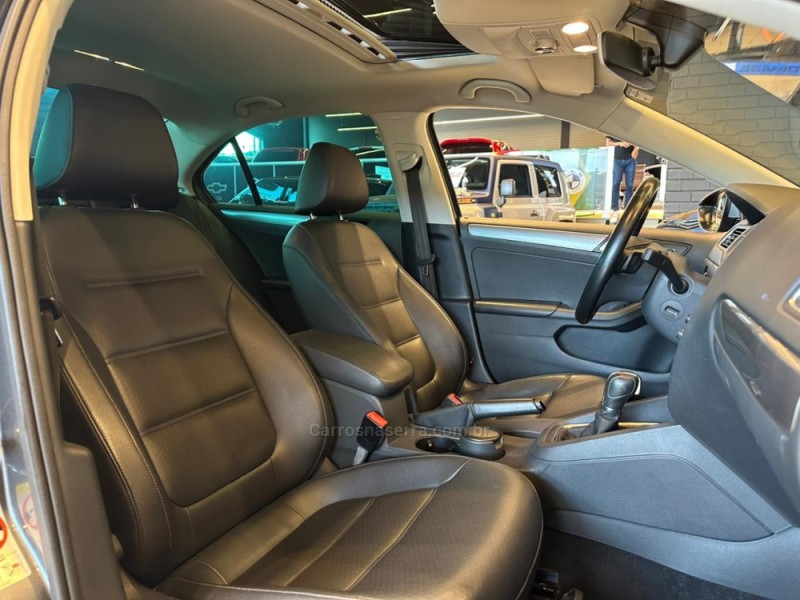 JETTA 1.4 16V TSI COMFORTLINE GASOLINA 4P TIPTRONIC - 2017 - CAXIAS DO SUL