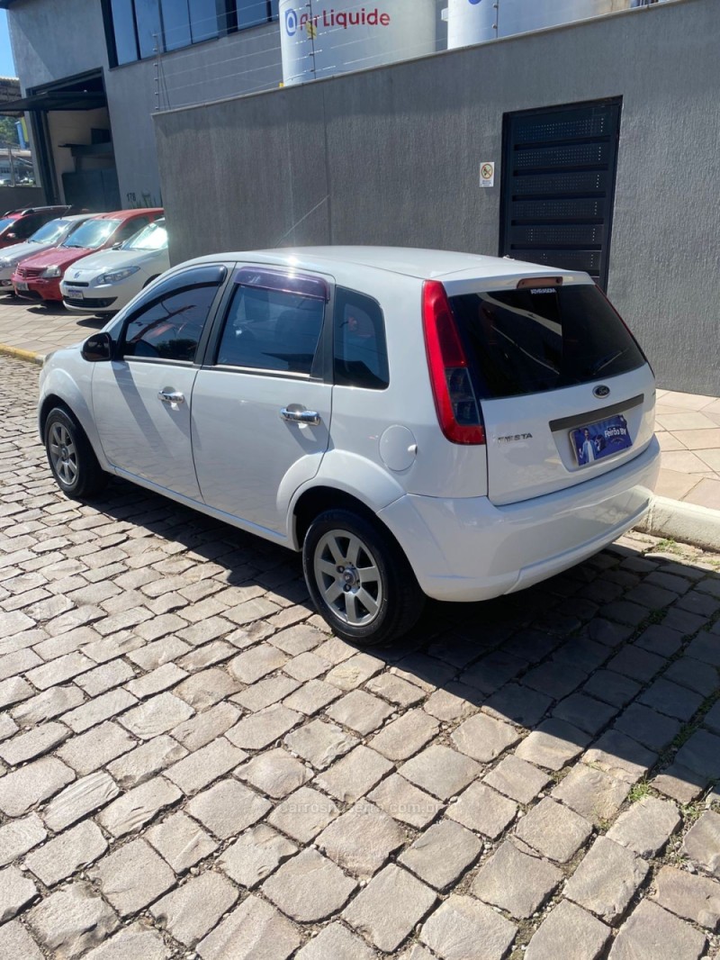 FIESTA 1.0 ROCAM HATCH 8V FLEX 4P MANUAL - 2011 - CAXIAS DO SUL