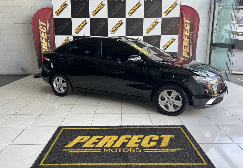 CERATO 1.6 EX SEDAN 16V GASOLINA 4P MANUAL - 2011 - PORTãO