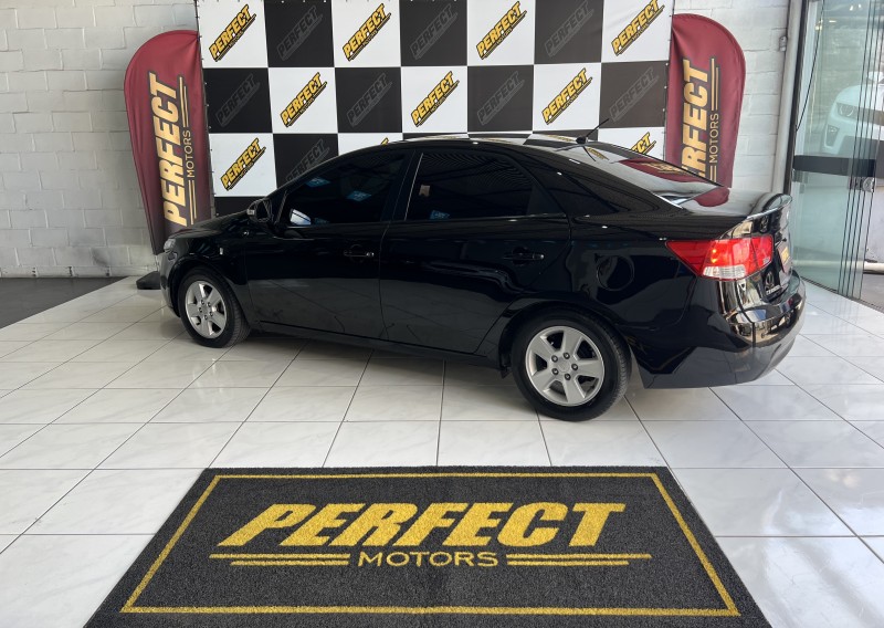 CERATO 1.6 EX SEDAN 16V GASOLINA 4P MANUAL - 2011 - PORTãO