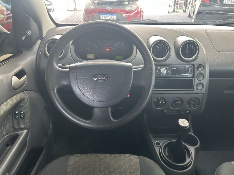 FIESTA 1.0 EDGE 8V GASOLINA 4P MANUAL - 2004 - SãO SEBASTIãO DO CAí
