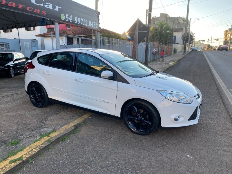 FOCUS 2.0 SE HATCH 16V FLEX 4P AUTO - 2014 - VACARIA