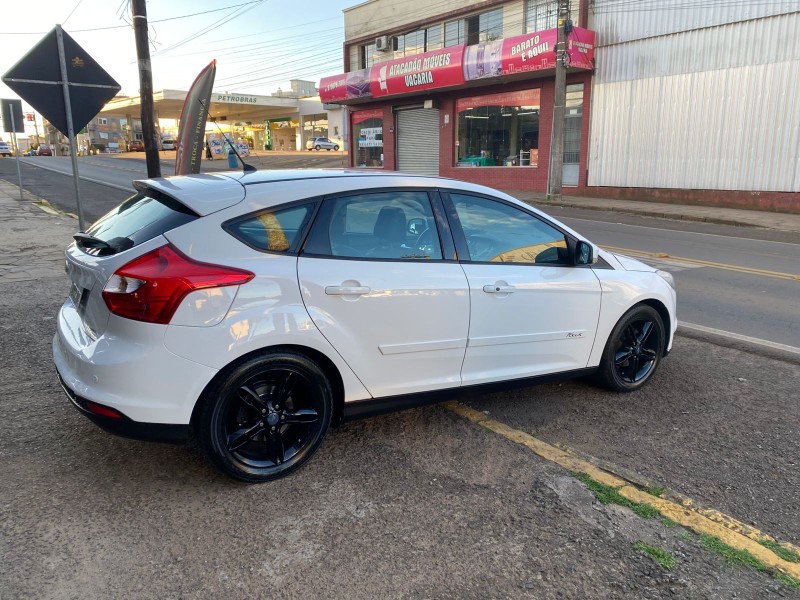 FOCUS 2.0 SE HATCH 16V FLEX 4P AUTO - 2014 - VACARIA