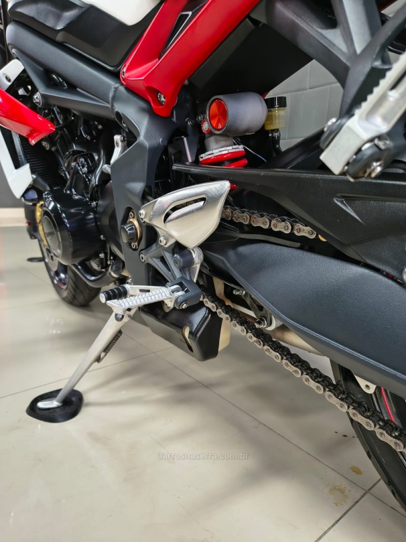 STREET TRIPLE R ABS  - 2014 - CAXIAS DO SUL