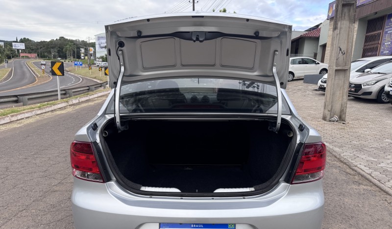 VOYAGE 1.0 MI CITY 8V FLEX 4P MANUAL - 2010 - DOIS IRMãOS