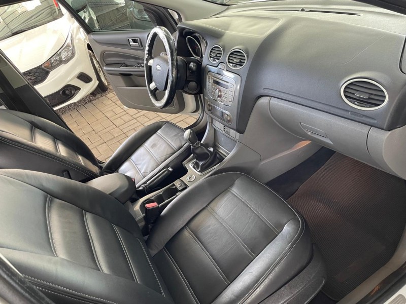 FOCUS 2.0 TITANIUM HATCH 16V FLEX 4P MANUAL - 2013 - CAXIAS DO SUL