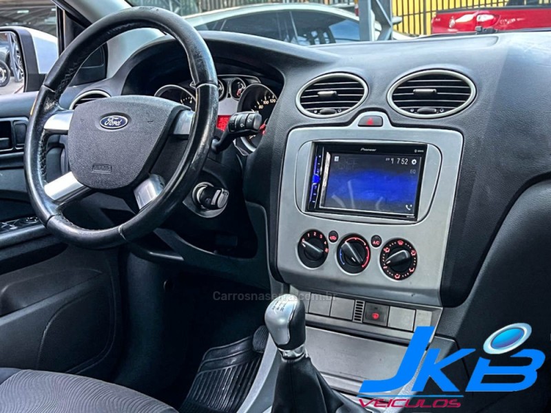 FOCUS 1.6 8V FLEX 4P MANUAL - 2011 - NOVO HAMBURGO