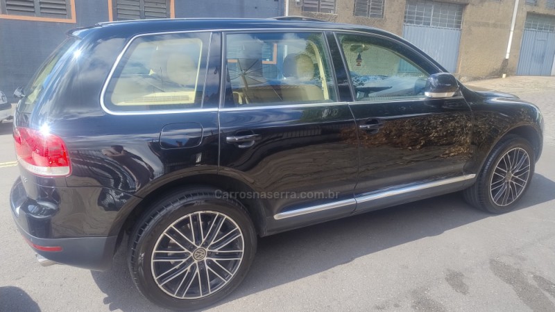 TOUAREG 4.2 R LINE V8 32V GASOLINA 4P TIPTRONIC - 2006 - CAXIAS DO SUL