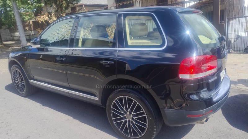 TOUAREG 4.2 R LINE V8 32V GASOLINA 4P TIPTRONIC - 2006 - CAXIAS DO SUL