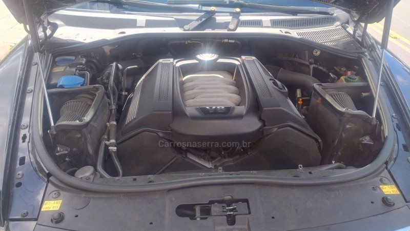 TOUAREG 4.2 R LINE V8 32V GASOLINA 4P TIPTRONIC - 2006 - CAXIAS DO SUL