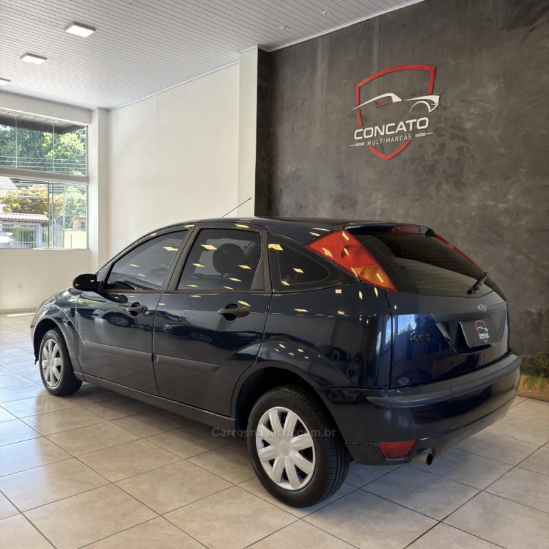 FOCUS 1.6 GL 16V FLEX 4P MANUAL - 2005 - FARROUPILHA
