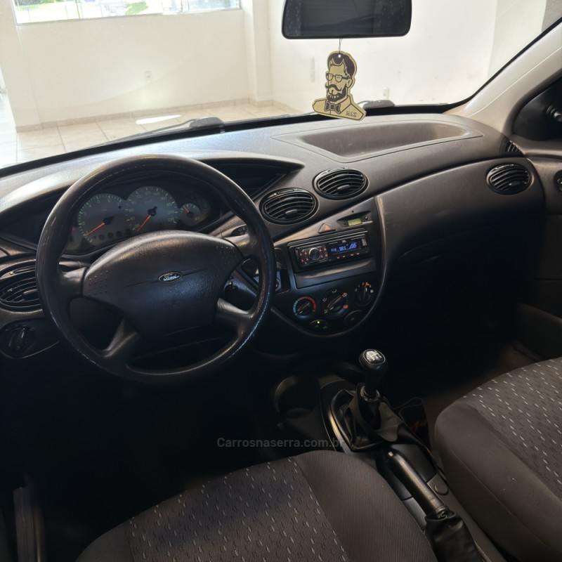 FOCUS 1.6 GL 16V FLEX 4P MANUAL - 2005 - FARROUPILHA