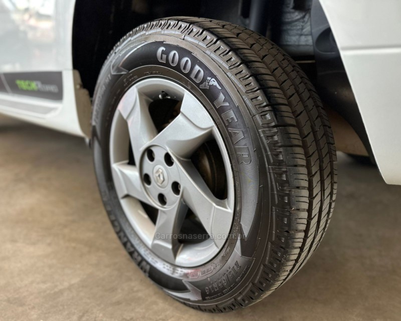 DUSTER 2.0 TECH ROAD 4X2 16V FLEX 4P AUTOMÁTICO - 2013 - VACARIA