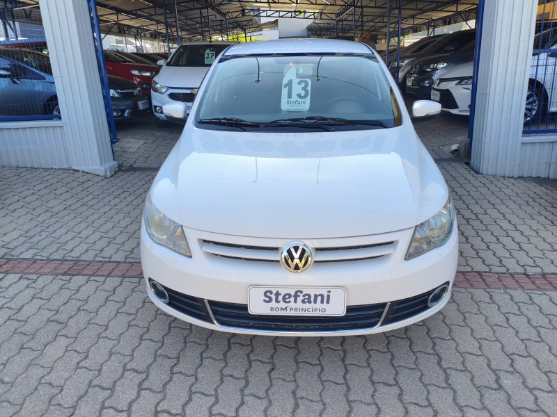 VOYAGE 1.6 MI COMFORTLINE 8V FLEX 4P MANUAL - 2013 - BOM PRINCíPIO