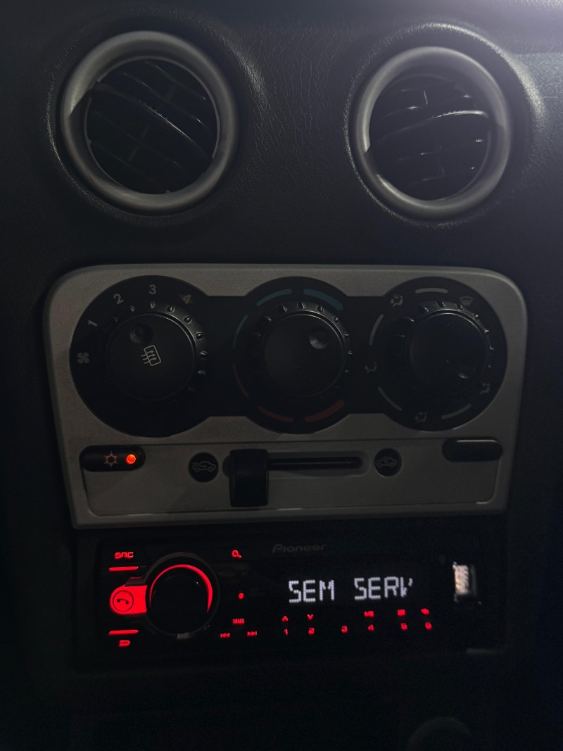 CELTA 1.4 MPFI ENERGY 8V GASOLINA 2P MANUAL - 2004 - FELIZ