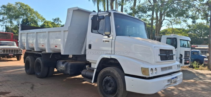 L-1620 3 EIXOS - 2001 - PORTãO