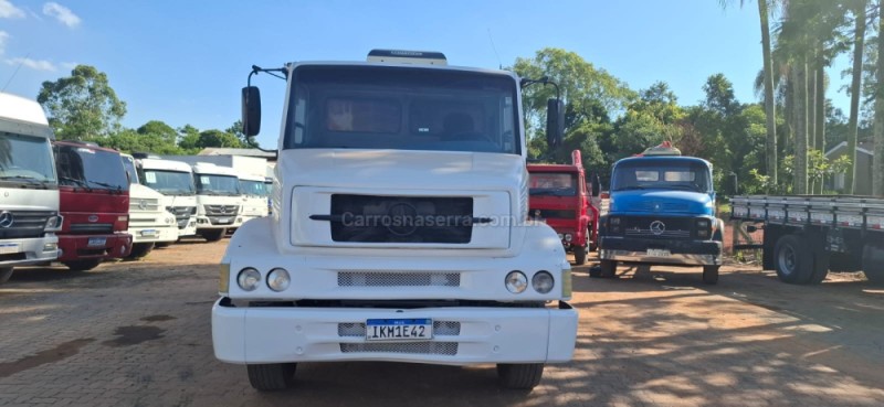 L-1620 3 EIXOS - 2001 - PORTãO