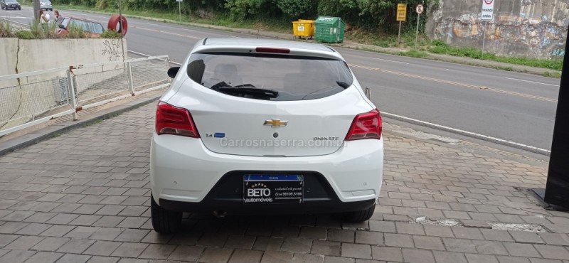 ONIX 1.4 MPFI LTZ 8V FLEX 4P MANUAL - 2017 - CAXIAS DO SUL