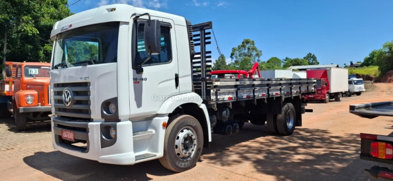 15 180 e constellation 2009 portao