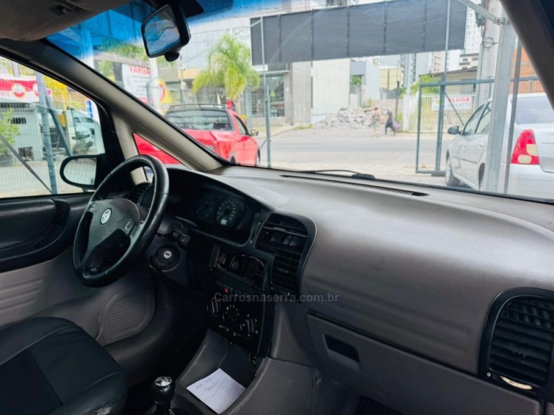 ZAFIRA 2.0 MPFI CD 8V GASOLINA 4P MANUAL - 2002 - CAXIAS DO SUL