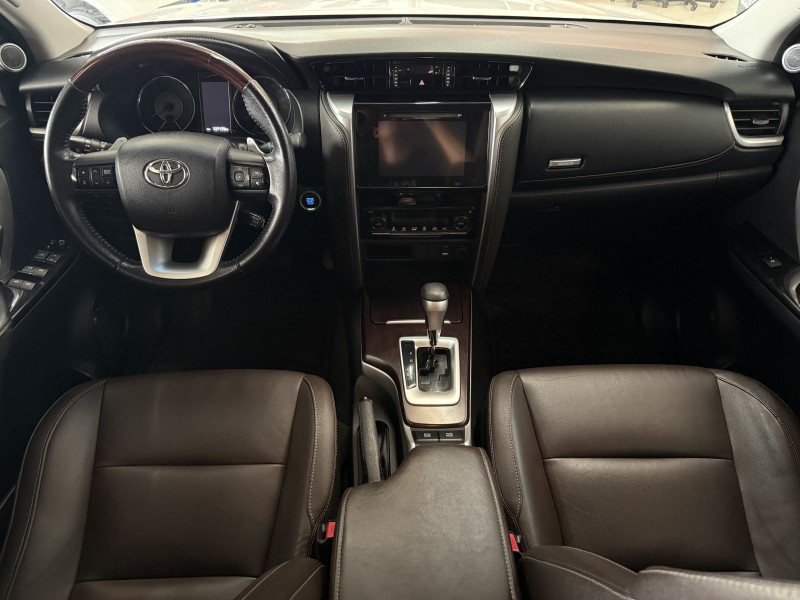 HILUX SW4 2.7 SRV 4X2 16V FLEX 7 LUGARES 4P AUTOMÁTICO - 2018 - FARROUPILHA