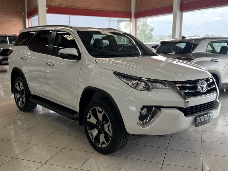 HILUX SW4 2.7 SRV 4X2 16V FLEX 7 LUGARES 4P AUTOMÁTICO - 2018 - FARROUPILHA