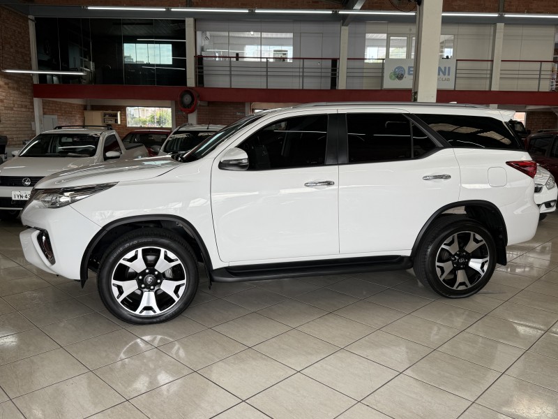 HILUX SW4 2.7 SRV 4X2 16V FLEX 7 LUGARES 4P AUTOMÁTICO - 2018 - FARROUPILHA