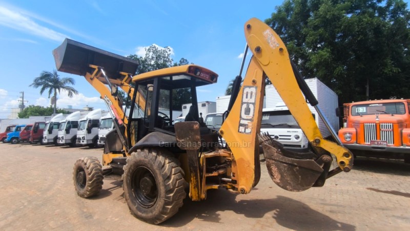 RETROESCAVADEIRA 4CX ECO - 2012 - PORTãO