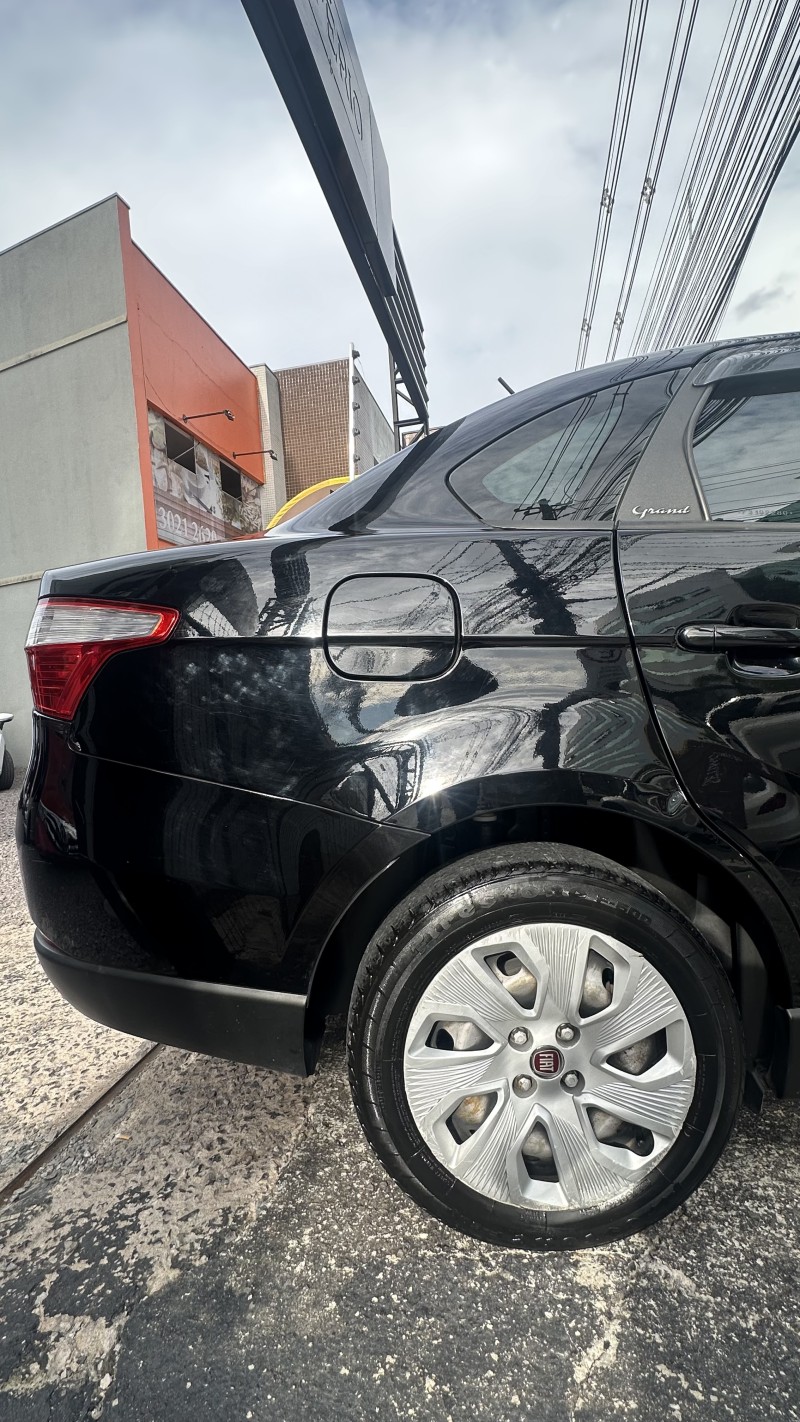 GRAND SIENA 1.4 MPI ATTRACTIVE 8V FLEX 4P MANUAL - 2015 - CAXIAS DO SUL