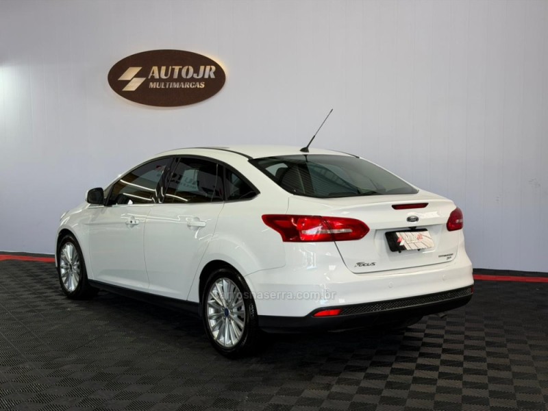 FOCUS 2.0 TITANIUM FASTBACK 16V FLEX 4P AUTOMÁTICO - 2016 - VACARIA