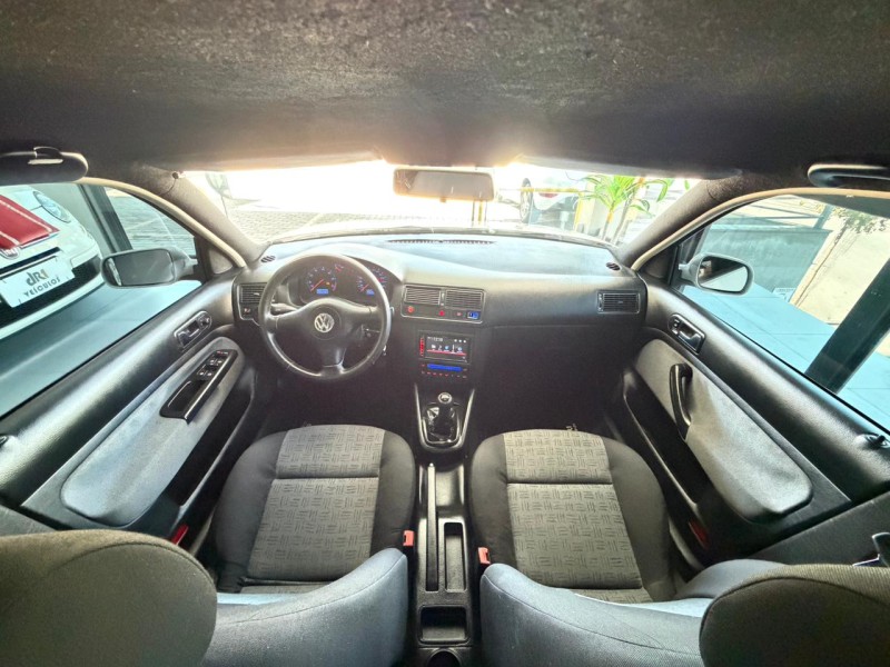GOLF 1.6 MI 8V GASOLINA 4P MANUAL - 2004 - CAXIAS DO SUL