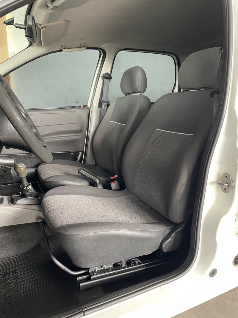 CLASSIC 1.0 MPFI LS 8V FLEX 4P MANUAL - 2014 - PAROBé