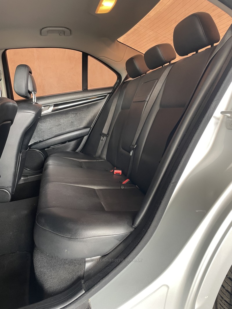 C 180 1.8 CGI CLASSIC 16V GASOLINA 4P AUTOMÁTICO - 2011 - PAROBé