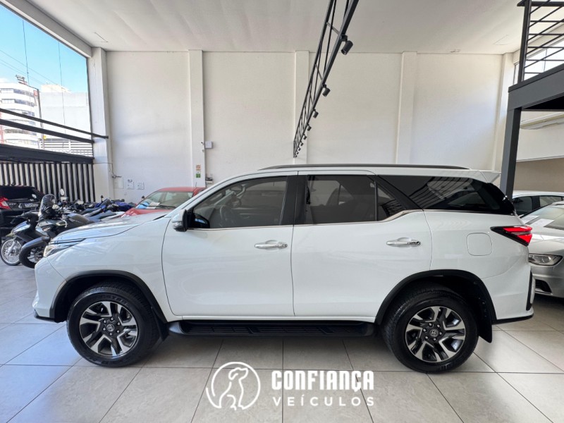 HILUX SW4 2.8 4X4 SRX PLATINUM TURBO DIESEL 4P AUTOMÁTICO - 2024 - BENTO GONçALVES