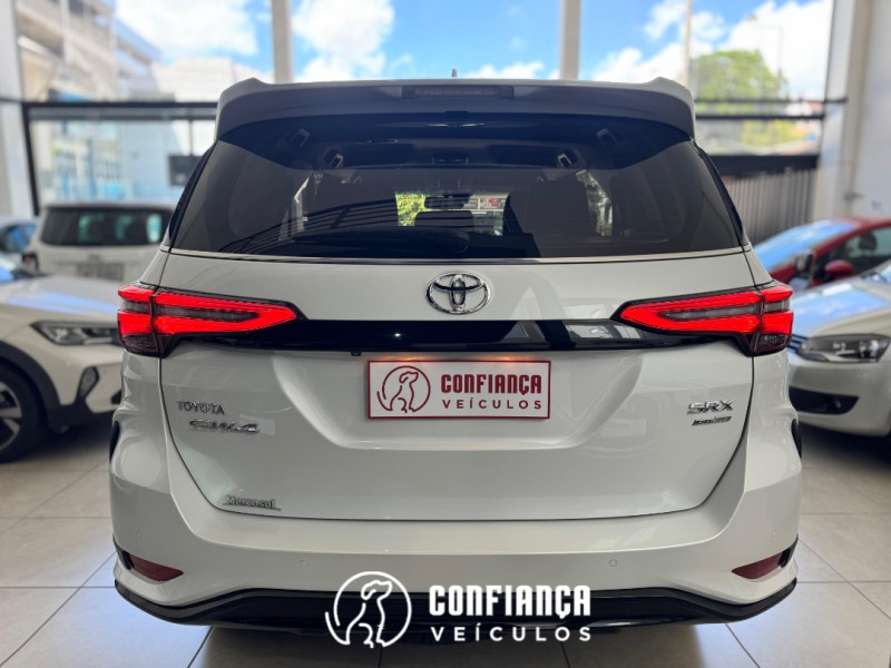 HILUX SW4 2.8 4X4 SRX PLATINUM TURBO DIESEL 4P AUTOMÁTICO - 2024 - BENTO GONçALVES