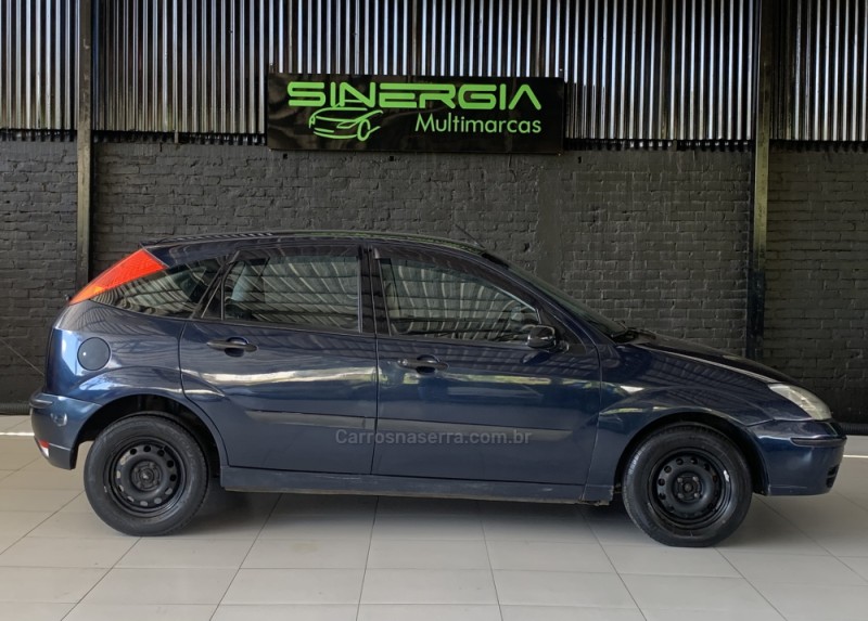 FOCUS 1.6 8V GASOLINA 4P MANUAL - 2004 - CAXIAS DO SUL
